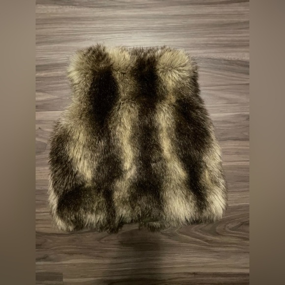 GAP Kids Faux Fur Vest - Brown and Tan size 12-18M - Picture 3 of 5
